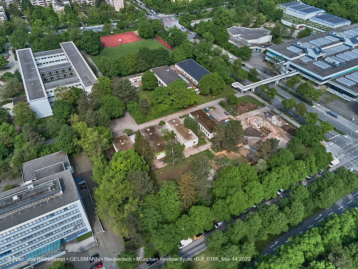 14.05.2022 - Luftbilder von der Baustelle Haus für Kinder in Neuperlach